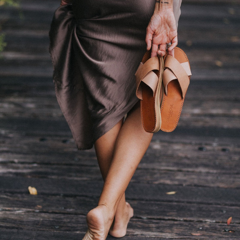 Brown Leather Women's Flip Flops Sandals, SATURN -  Canada